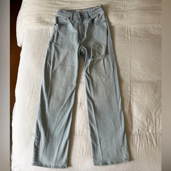 Abercrombie & Fitch curve love the 90s relaxed jean, high rise, light wash - Picture 3 of 6